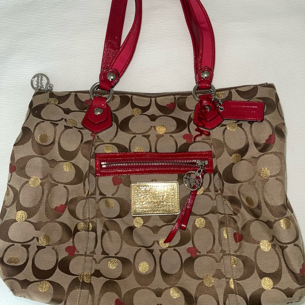 Coach Poppy Heart special edition shoulder bag.